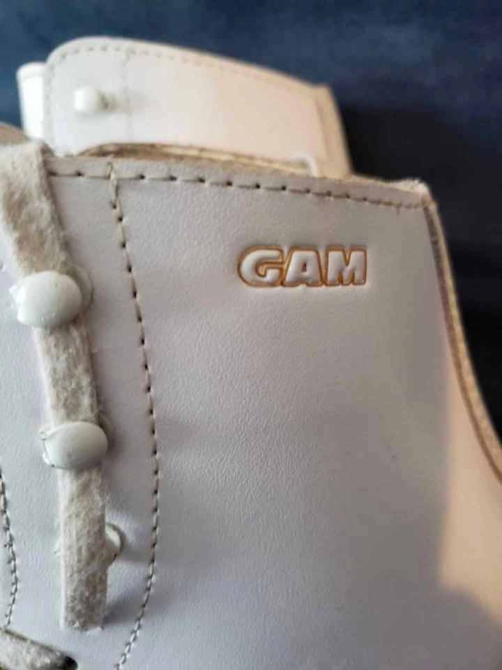 GAM Figure Skates - size 2C (Youth) - photo 2