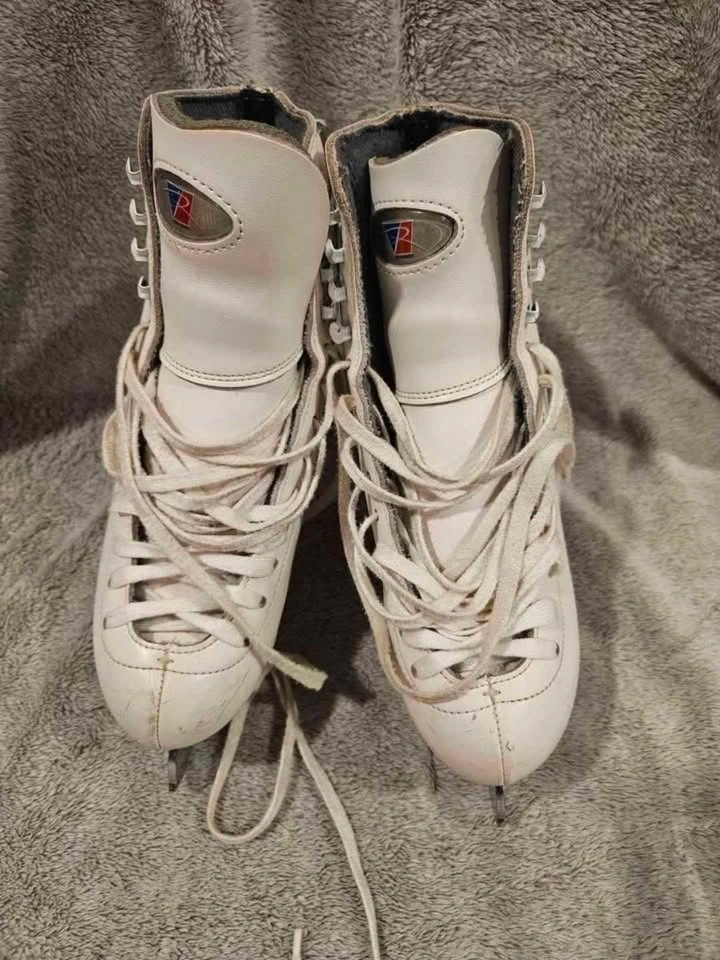 Riedell Youth Figure Skates - Size 4.5 - photo 2