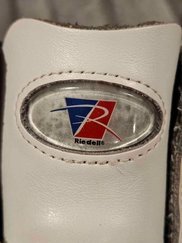 Riedell Youth Figure Skates - Size 4.5 - photo 5
