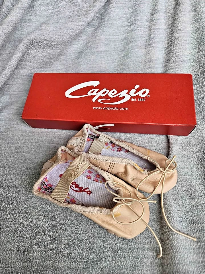 Capezio Daisy Toddler Ballet Slippers - size 7.5 - BNIB