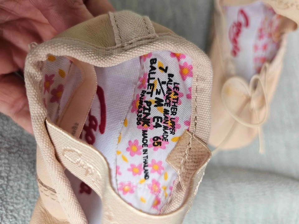 Capezio Daisy Toddler Ballet Slippers - size 7.5 - BNIB - photo 2