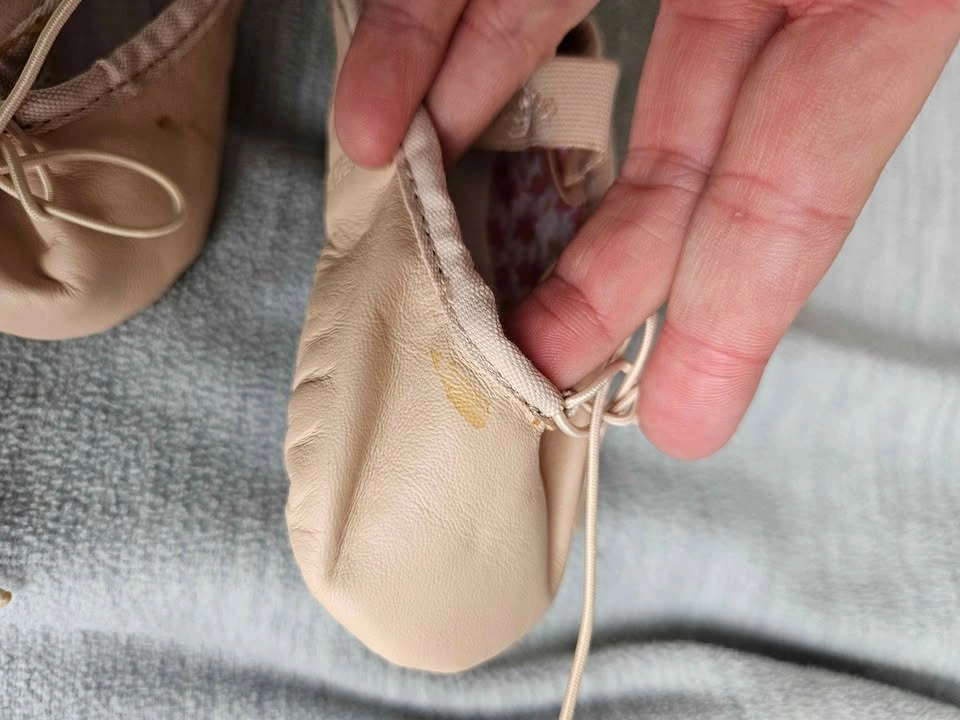 Capezio Daisy Toddler Ballet Slippers - size 7.5 - BNIB - photo 4