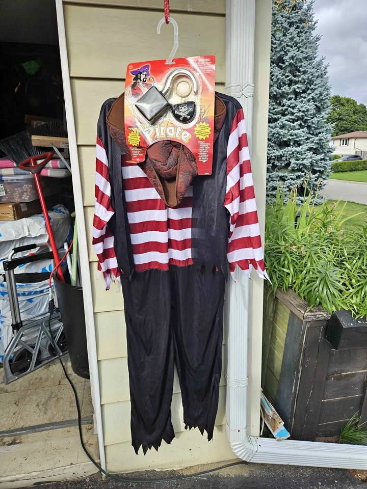Pirate Halloween Costume XL - BNWT