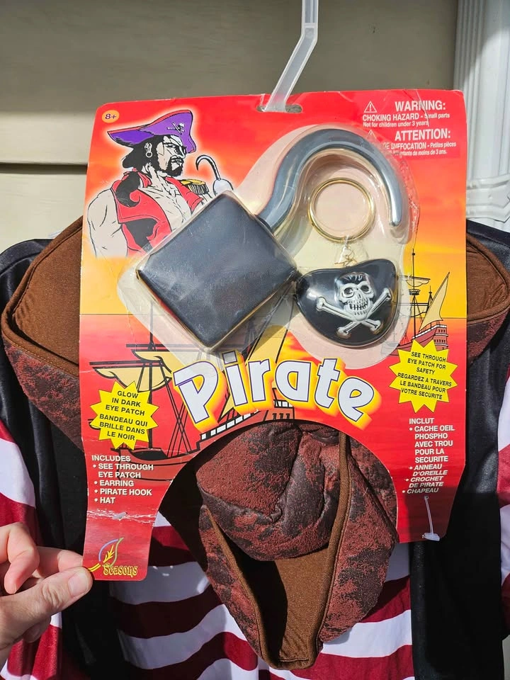 Pirate Halloween Costume XL - BNWT - photo 2