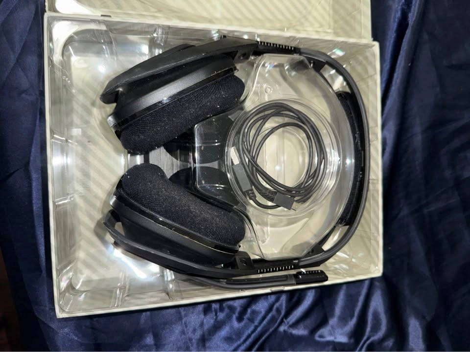 Astro A50 Wireless Gaming Headset + Base Station PS4 PC Mac - photo 3