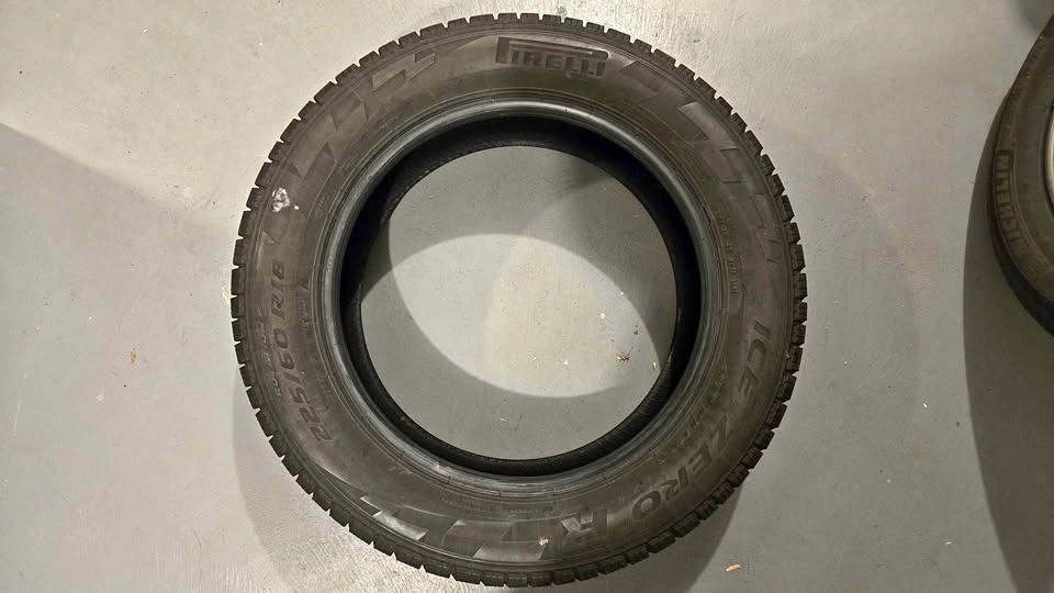 Pirelli Ice Zero FR 225/60 R18 Winter Tire