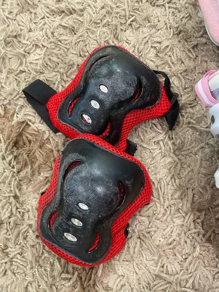 Adjustable Kids Roller Skates with Knee & Elbow Pads - photo 5