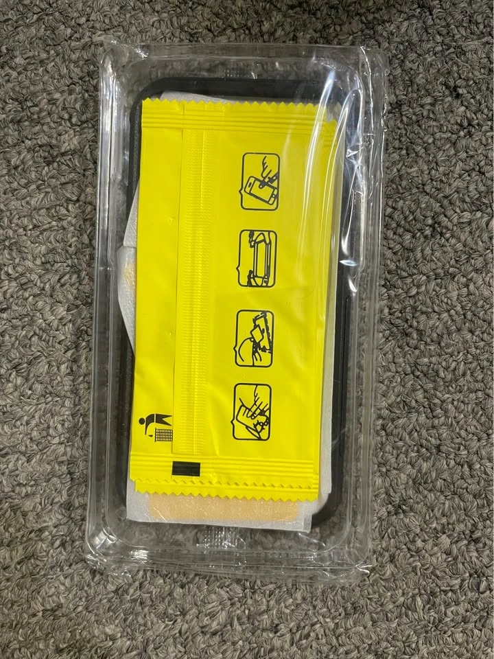 iPhone 12/12Pro Case w 2 Screenprotectors - photo 2