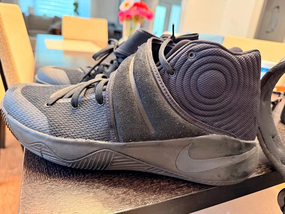 Kyrie 2 (Size 13) Black