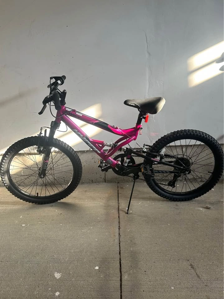 Hyper 20" Swift Girls Mountain Bike - Magenta - photo 2