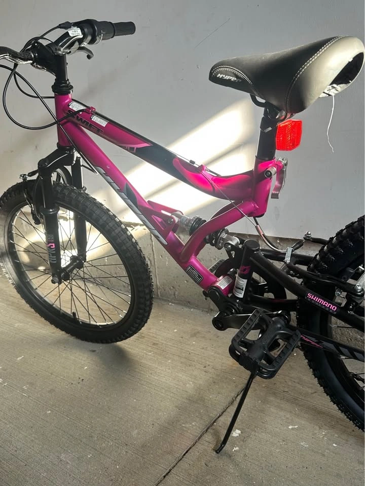 Hyper 20" Swift Girls Mountain Bike - Magenta - photo 3