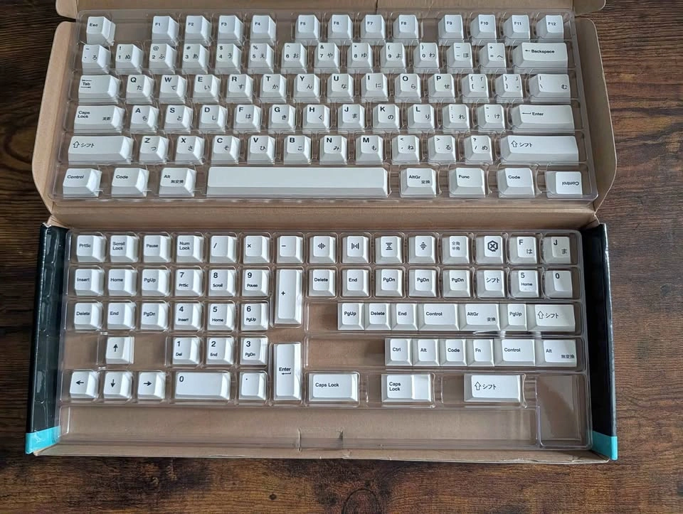 White PBT Keycap Set with Japanese Legends
