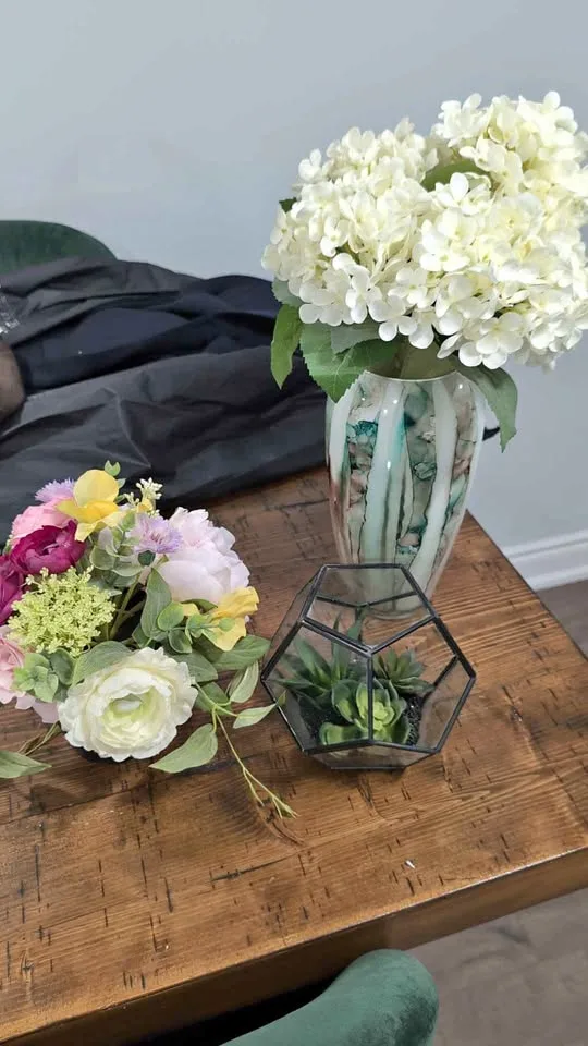 Decor Flowers and vase thumbnail
