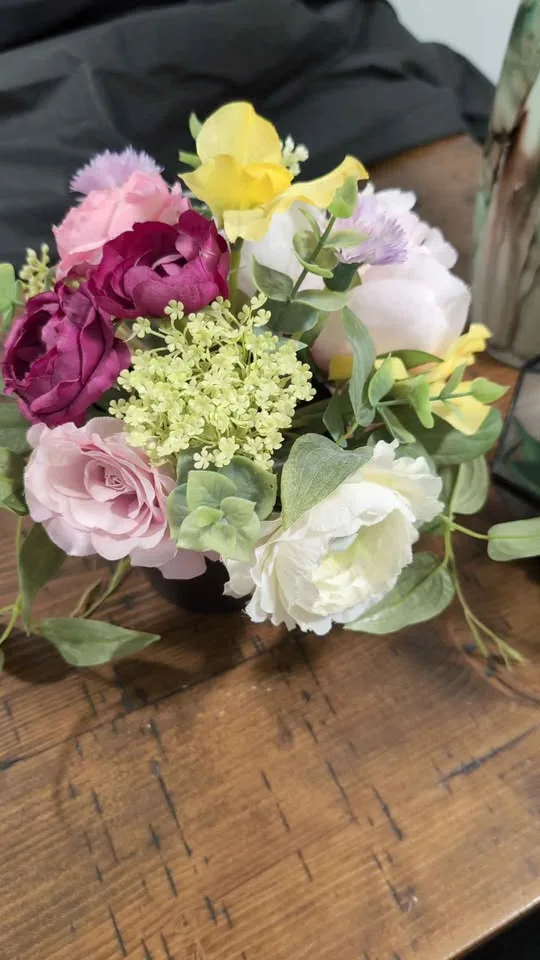 Decor Flowers and vase image indicator(2)