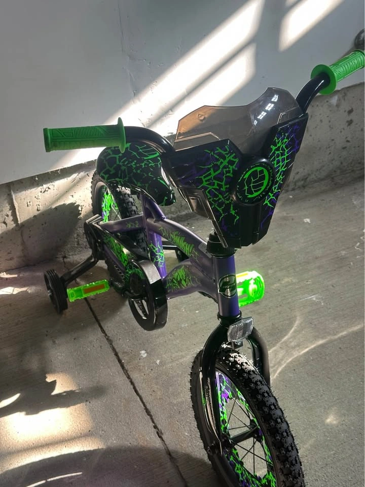 Huffy 14" Marvel Hulk Boys Bike with Training Wheels - photo 4