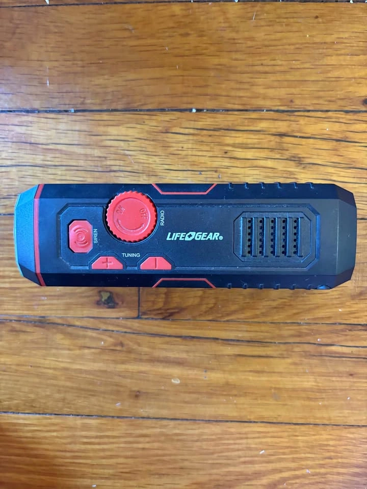 Life+Gear emergency radio/siren