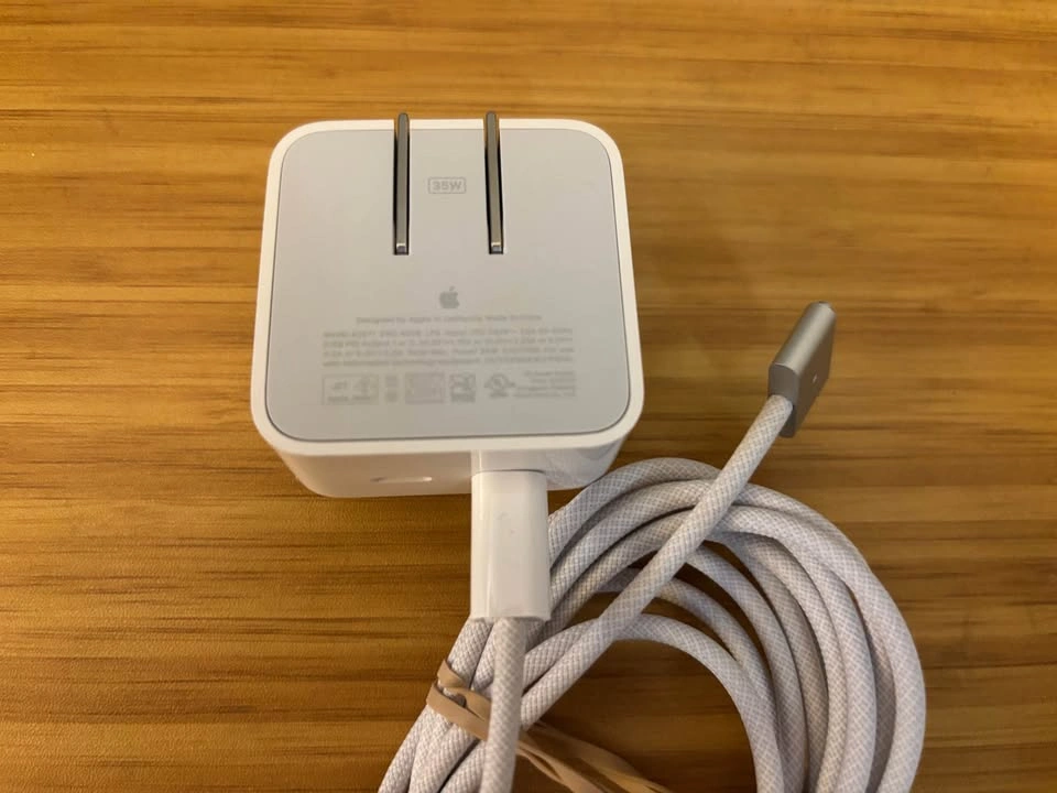 Apple charger 35W - photo 2