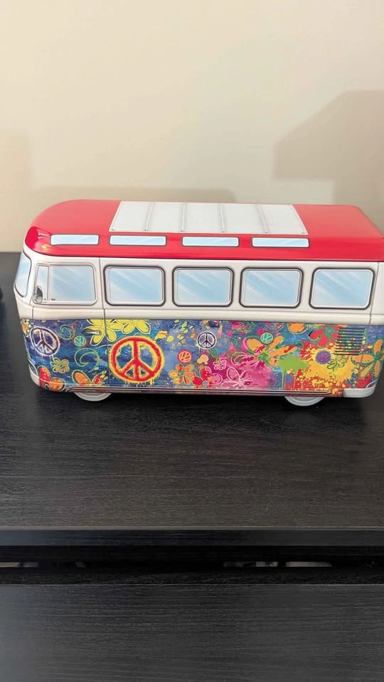 VW "Wave Hopper" Puzzle (550 Pieces) in collectible tin