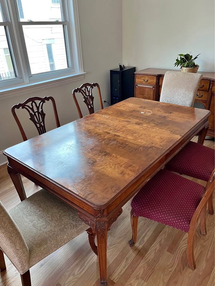 Antique French Provincial Dining Room Table w/six chairs