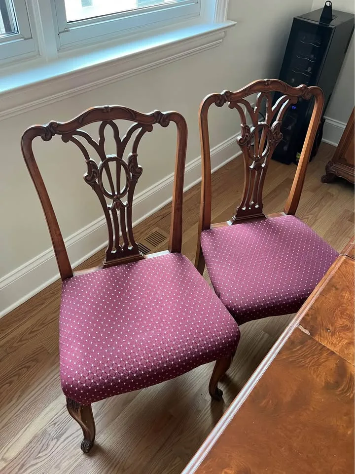 Antique French Provincial Dining Room Table w/six chairs image indicator(6)
