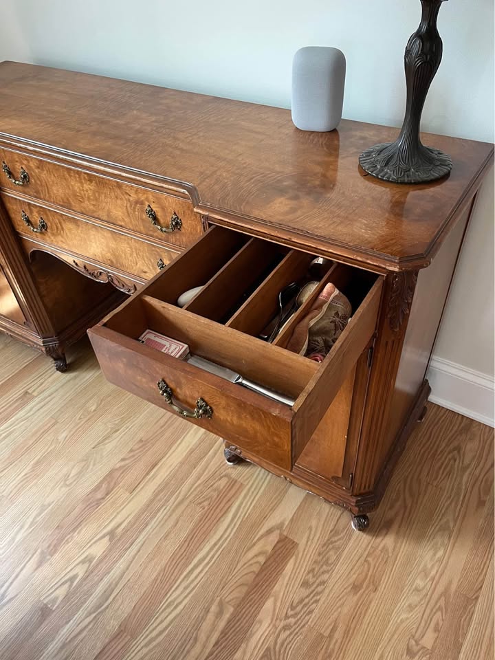 French Provincial Buffet Cabinet / Sideboard - photo 3