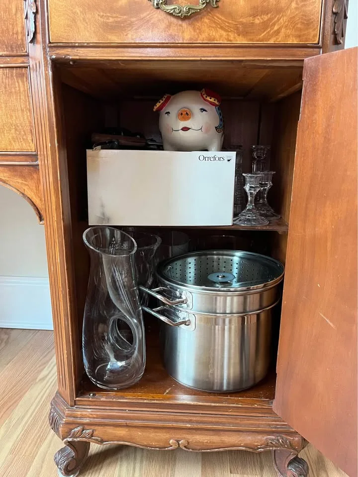 French Provincial Buffet Cabinet / Sideboard image indicator(6)