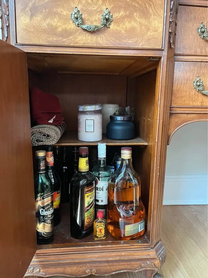 French Provincial Buffet Cabinet / Sideboard image indicator(7)