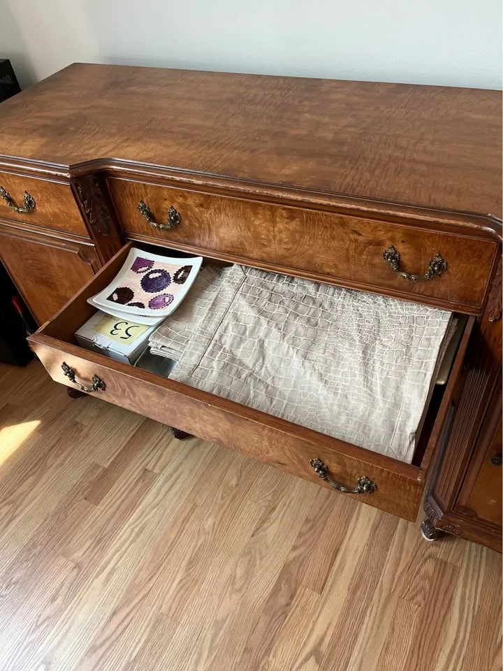 French Provincial Buffet Cabinet / Sideboard image indicator(9)