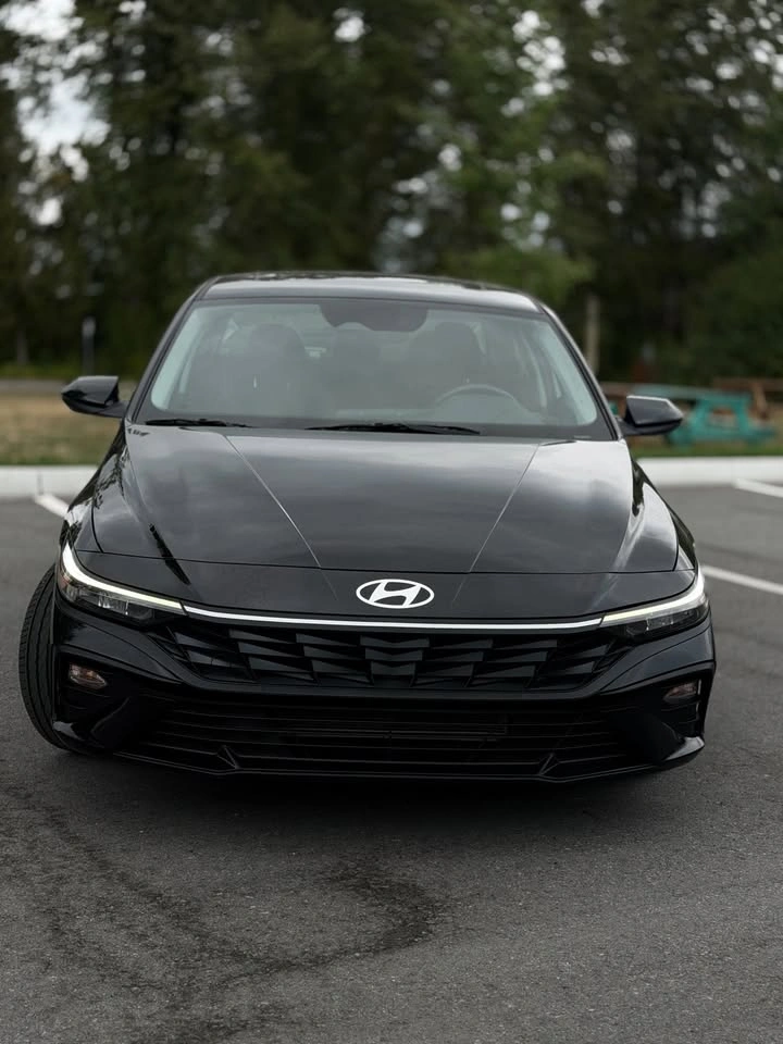 2025 Hyundai Elantra - photo 2