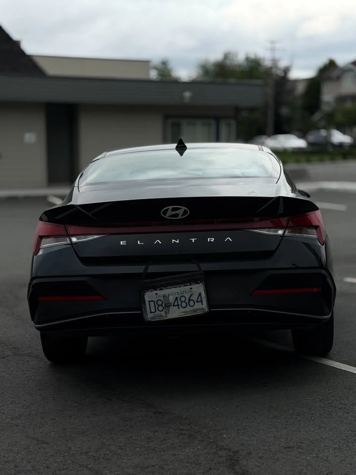 2025 Hyundai Elantra - photo 4