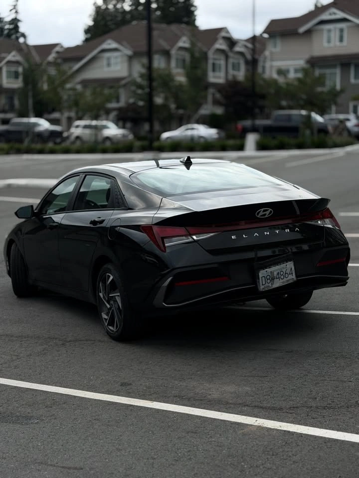 2025 Hyundai Elantra - photo 5