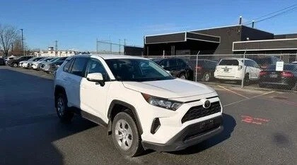 2024 Toyota RAV4 LE - photo 2