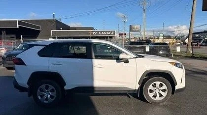 2024 Toyota RAV4 LE - photo 3