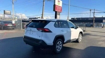 2024 Toyota RAV4 LE - photo 4