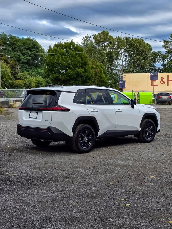 2026 Toyota RAV4 - photo 4