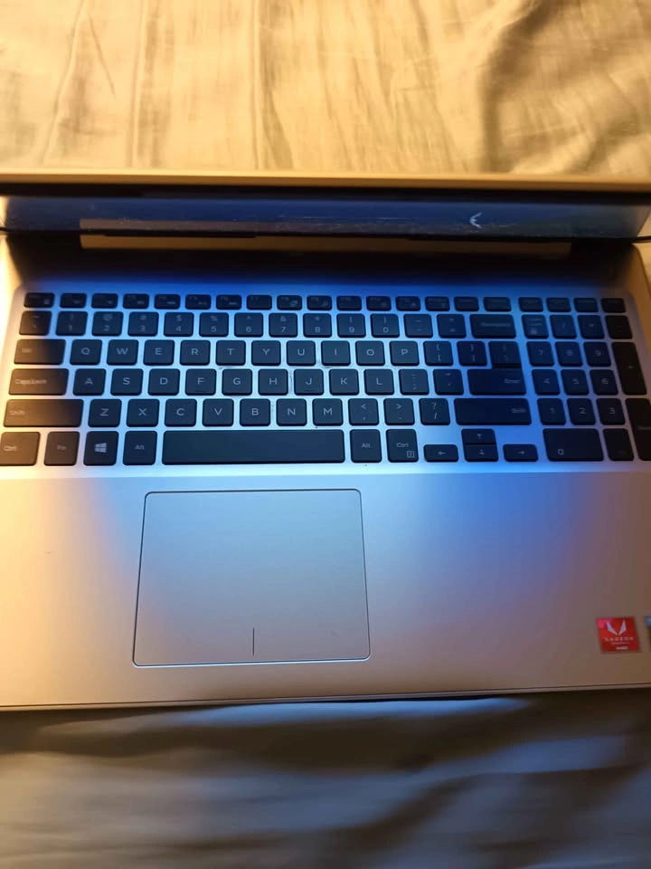 Dell Inspiron 5575 AMD Ryzen 3 12GB RAM 256GB SSD Touch - photo 2