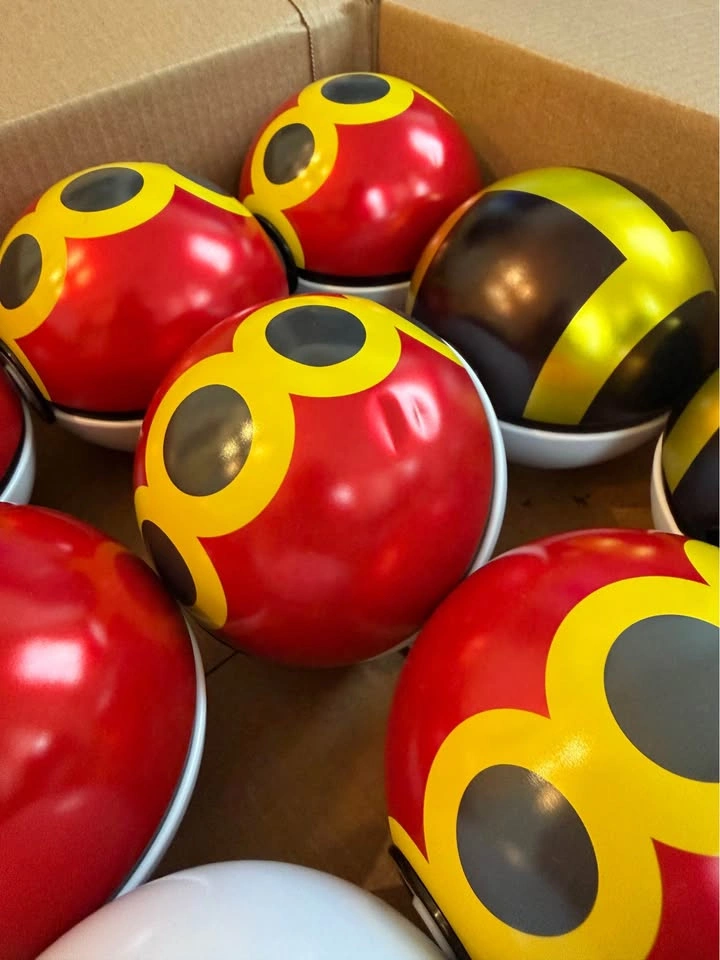 Empty Pokémon Pokeball tins - photo 2