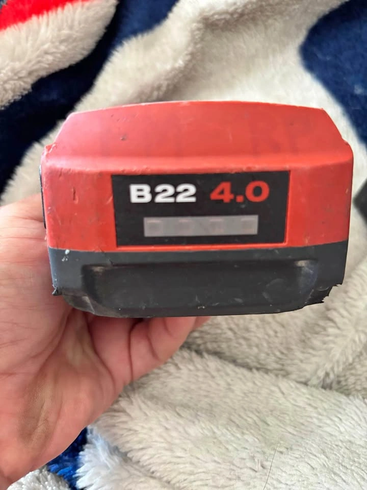 Hilti B22 4.0 Li-Ion Battery x2