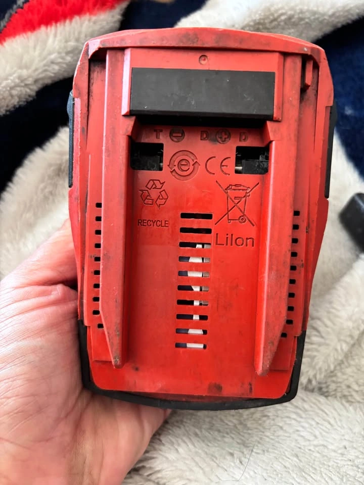 Hilti B22 4.0 Li-Ion Battery x2 - photo 2