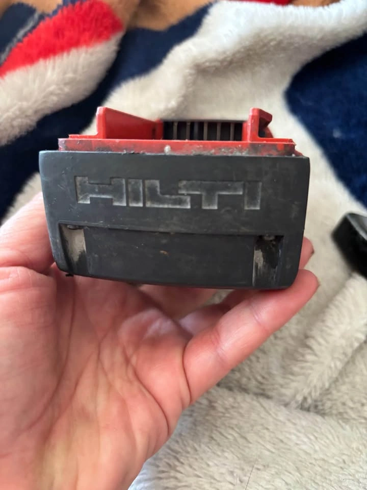 Hilti B22 4.0 Li-Ion Battery x2 - photo 3