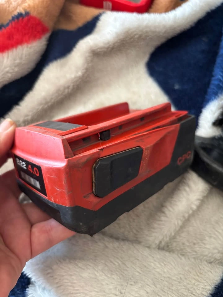 Hilti B22 4.0 Li-Ion Battery x2 - photo 4