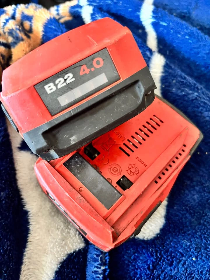 Hilti B22 4.0 Li-Ion Battery x2 - photo 5