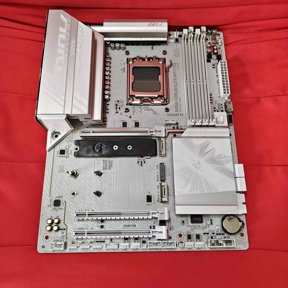 GIGABYTE B850 AORUS ELITE WIFI7 ICE Motherboard