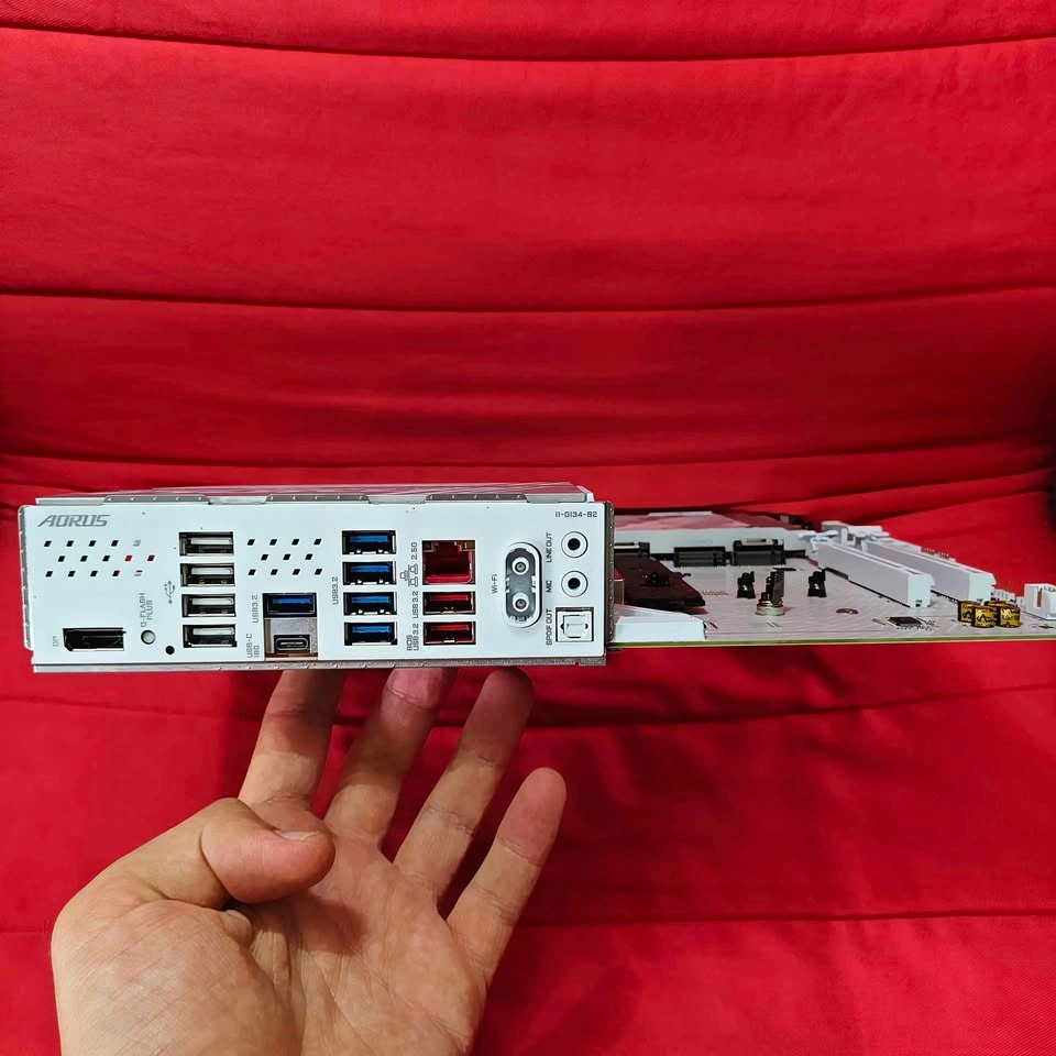 GIGABYTE B850 AORUS ELITE WIFI7 ICE Motherboard - photo 2