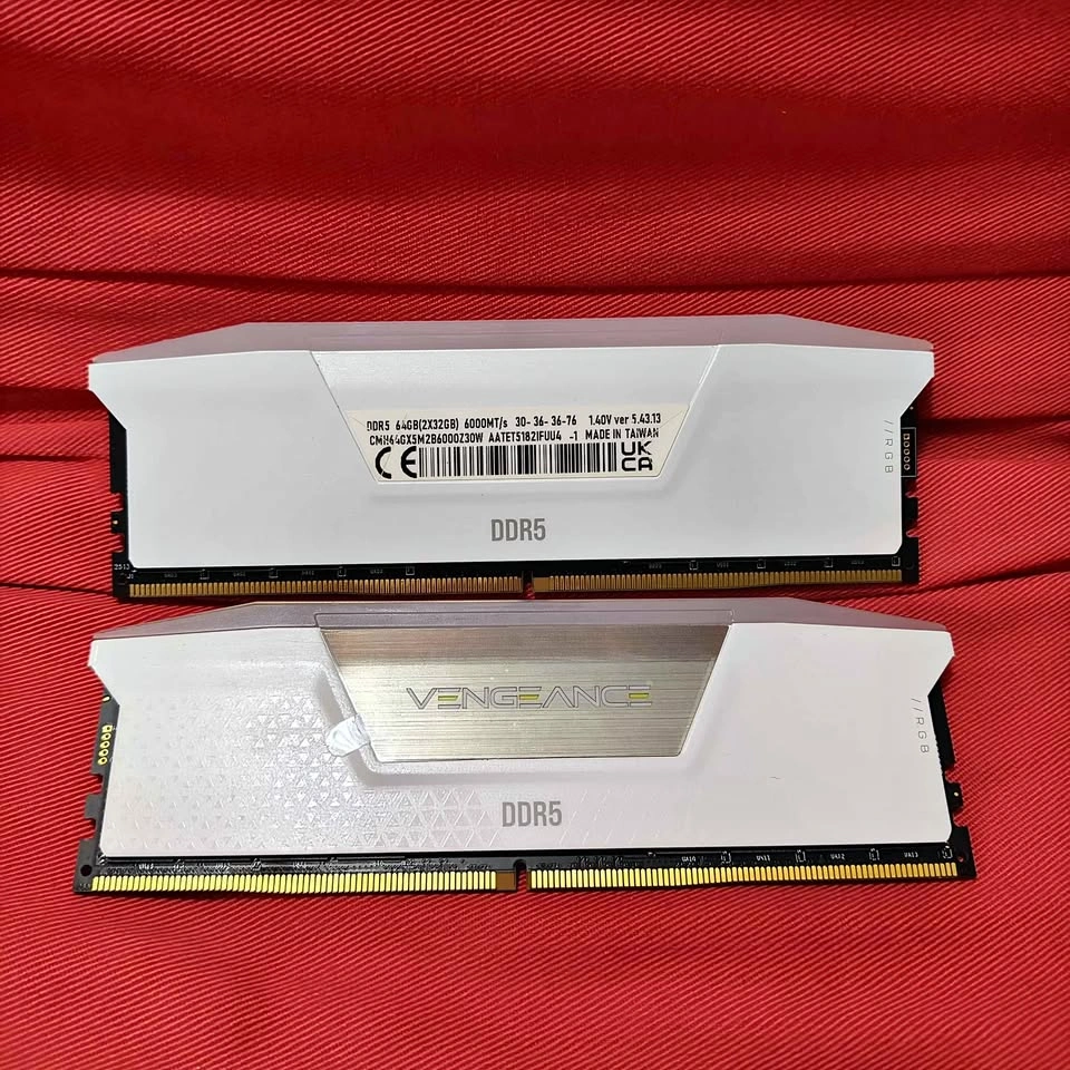 64GB DDR5 RAM (2x32GB) CORSAIR VENGEANCE RGB 6000MHz CL30