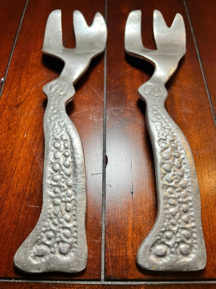 Vintage 1982 Don Drumm Cast Aluminum Salad Servers (Signed) - photo 3