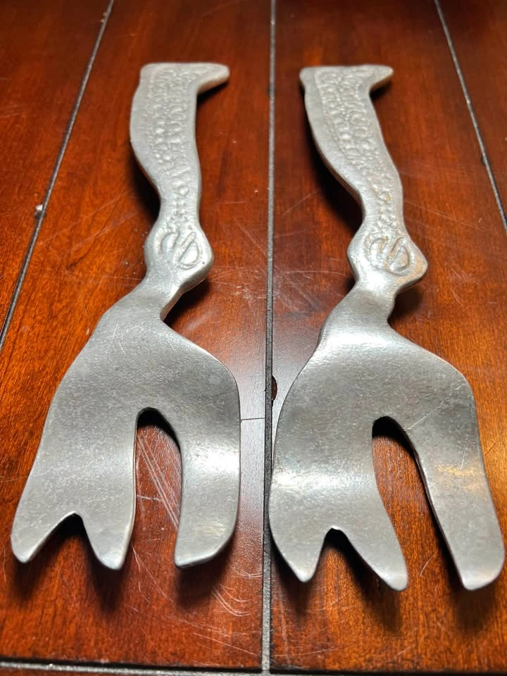 Vintage 1982 Don Drumm Cast Aluminum Salad Servers (Signed) - photo 4