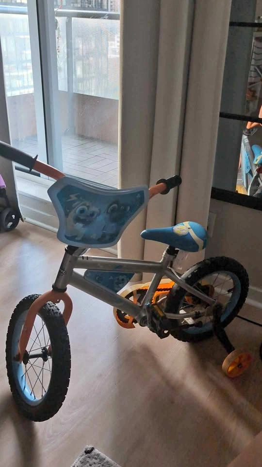 Kids cycle with helmet