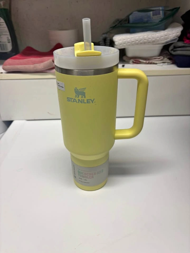 NWT Stanley Quencher H2.0 FlowState Tumbler (40 oz) – Pomelo Yel