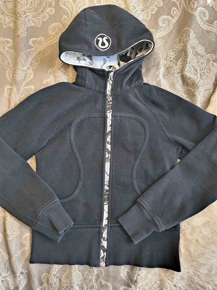 Lululemon black zip-up hoodie